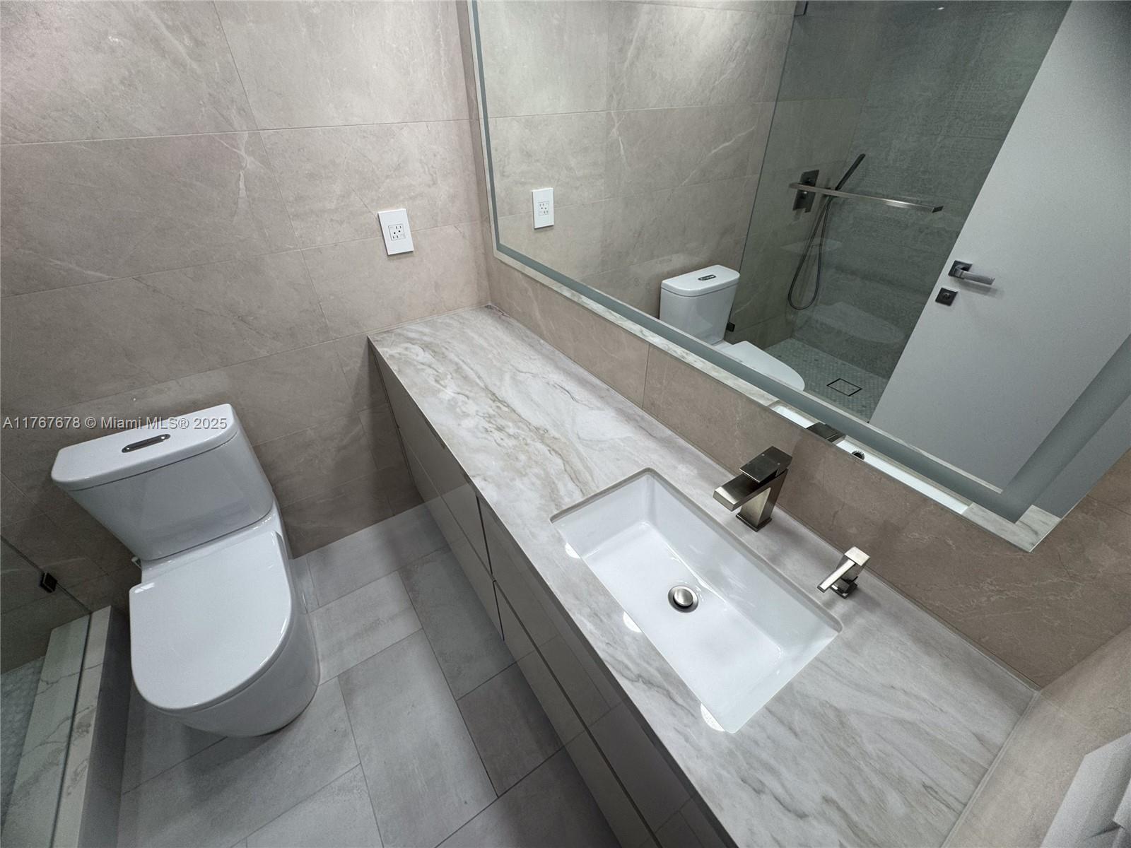 WINSTON TOWER 300 CONDO - Residential