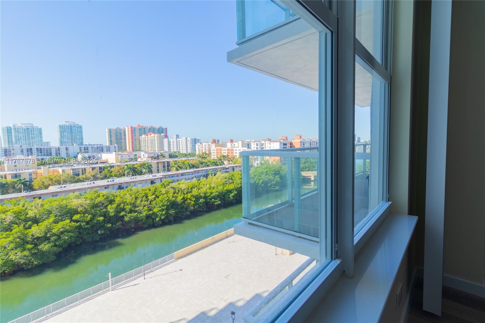 WINSTON TOWER 300 CONDO - Residential