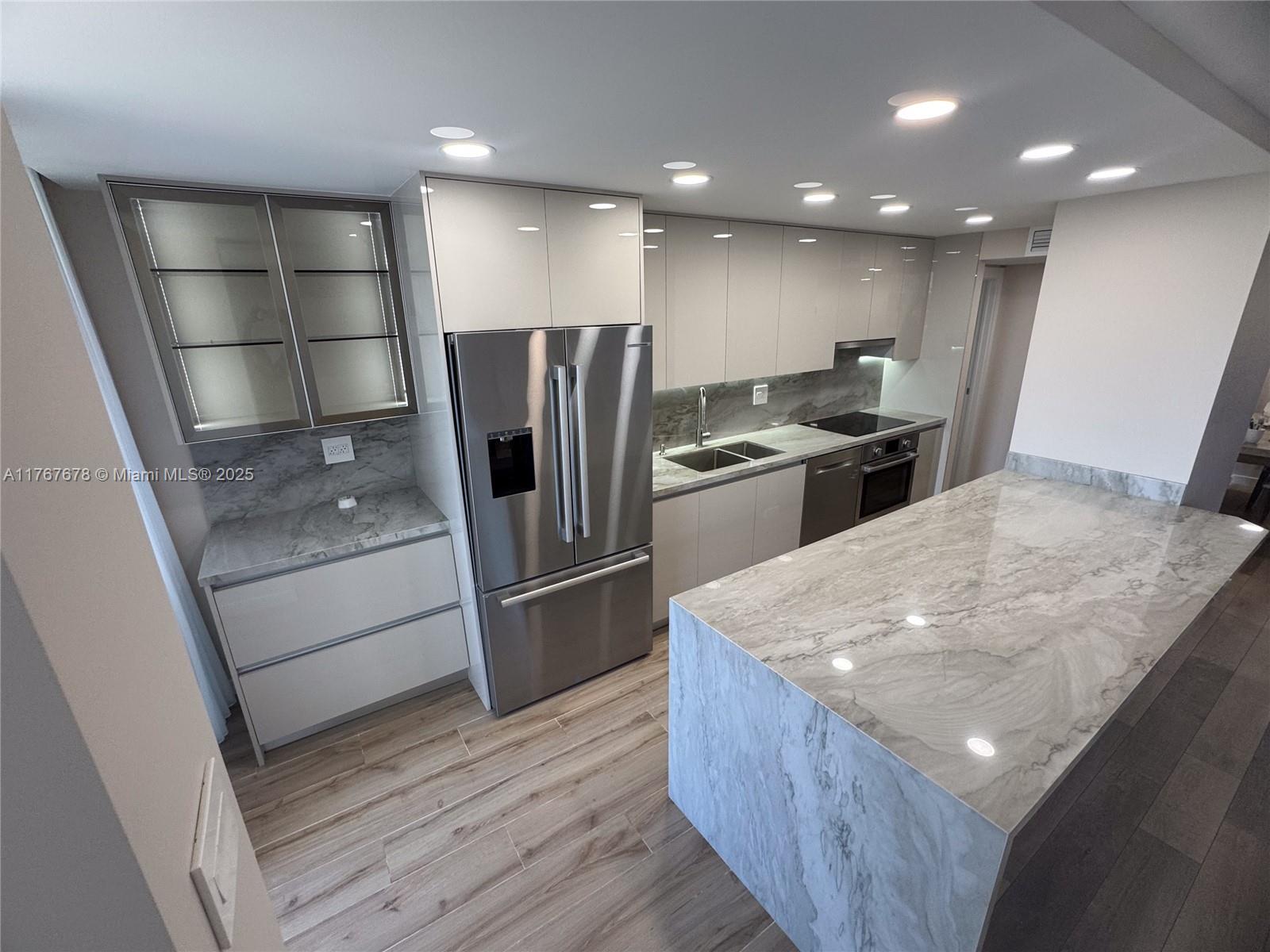 WINSTON TOWER 300 CONDO - Residential