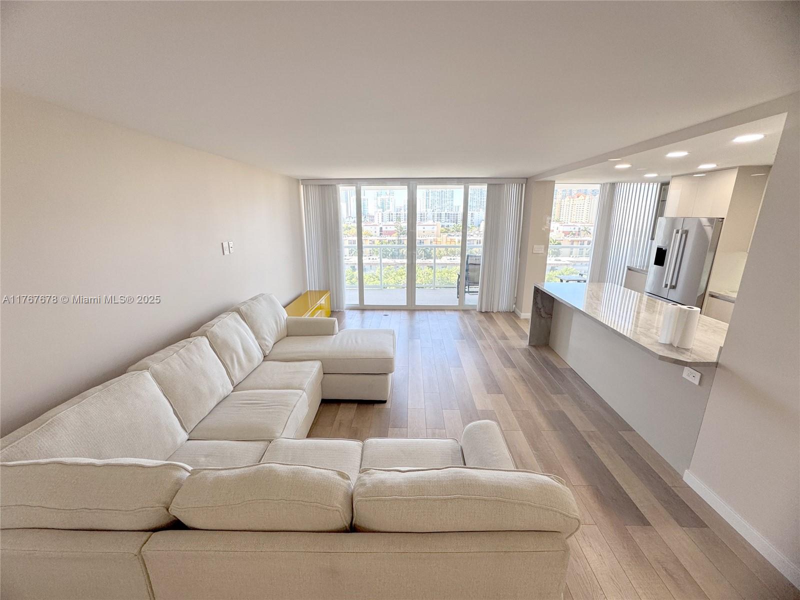 WINSTON TOWER 300 CONDO - Residential