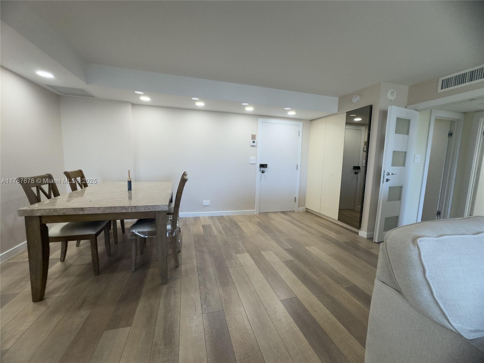 WINSTON TOWER 300 CONDO - Residential