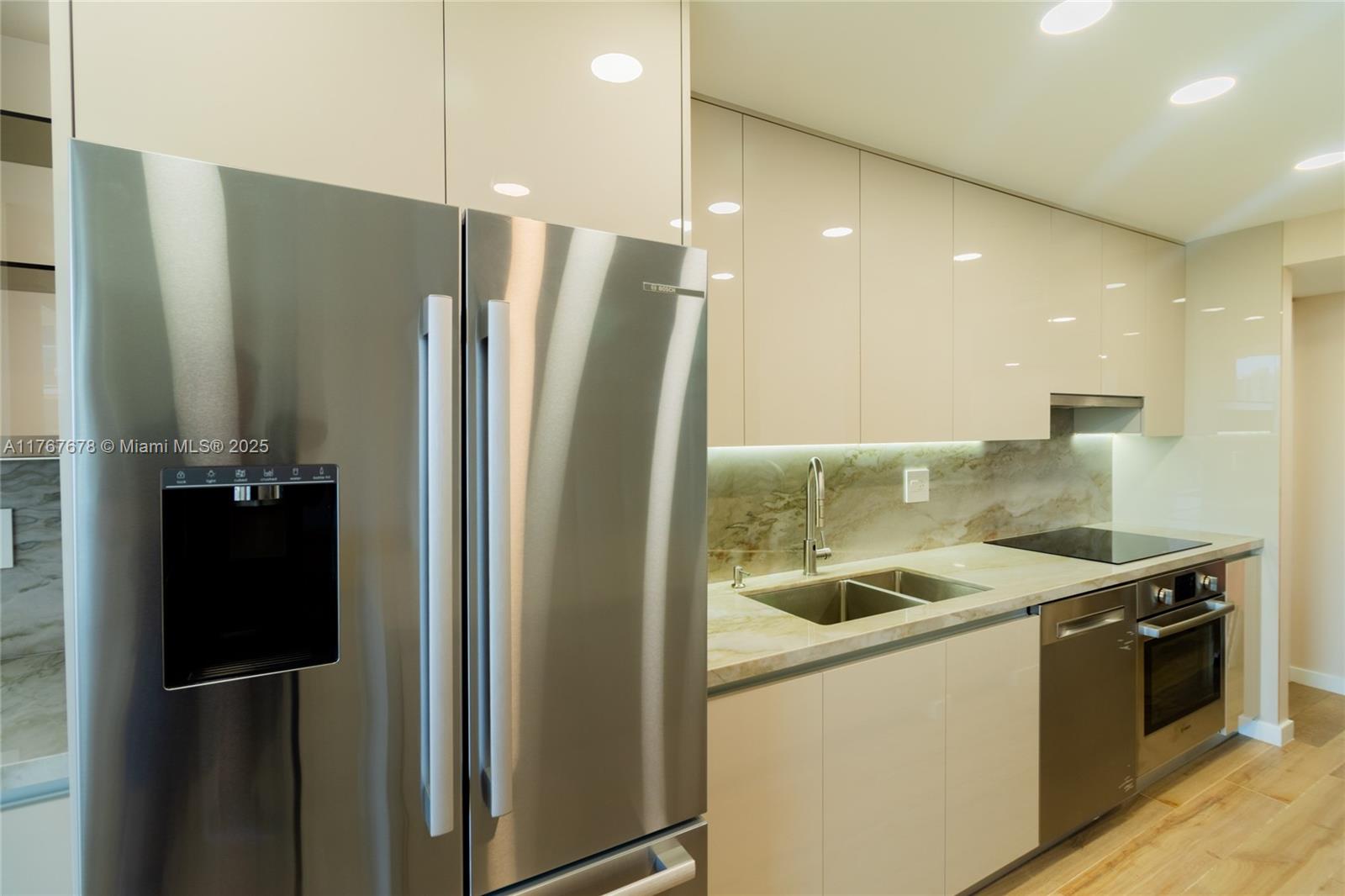 WINSTON TOWER 300 CONDO - Residential