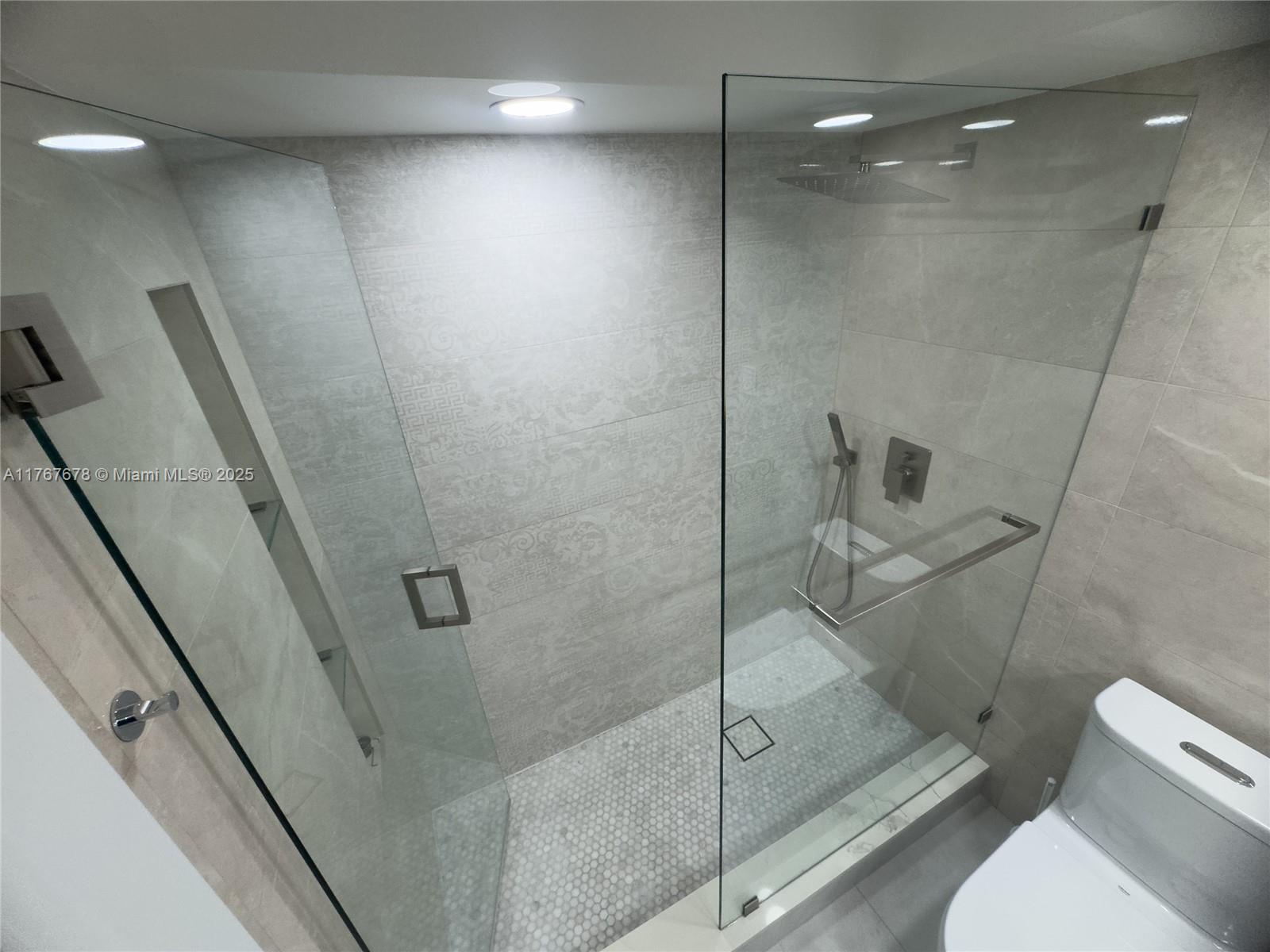 WINSTON TOWER 300 CONDO - Residential