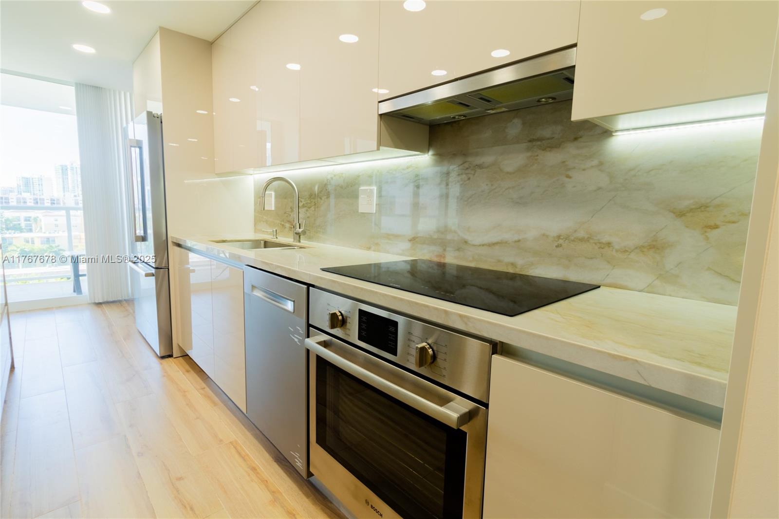 WINSTON TOWER 300 CONDO - Residential