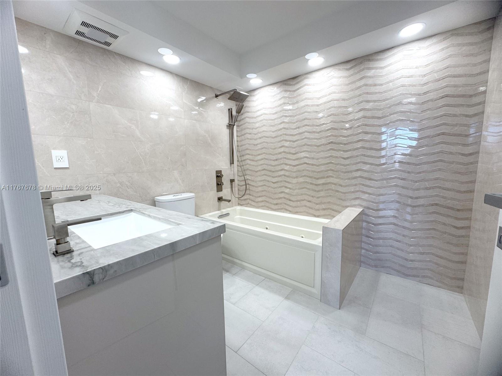 WINSTON TOWER 300 CONDO - Residential