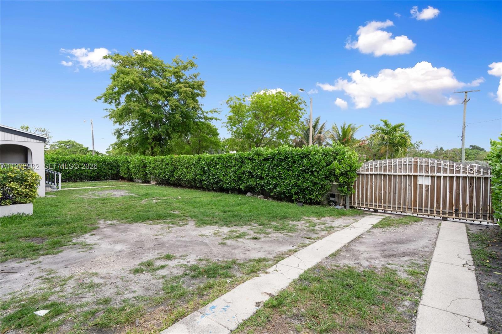 TAMIAMI TRAIL PARK - Residential