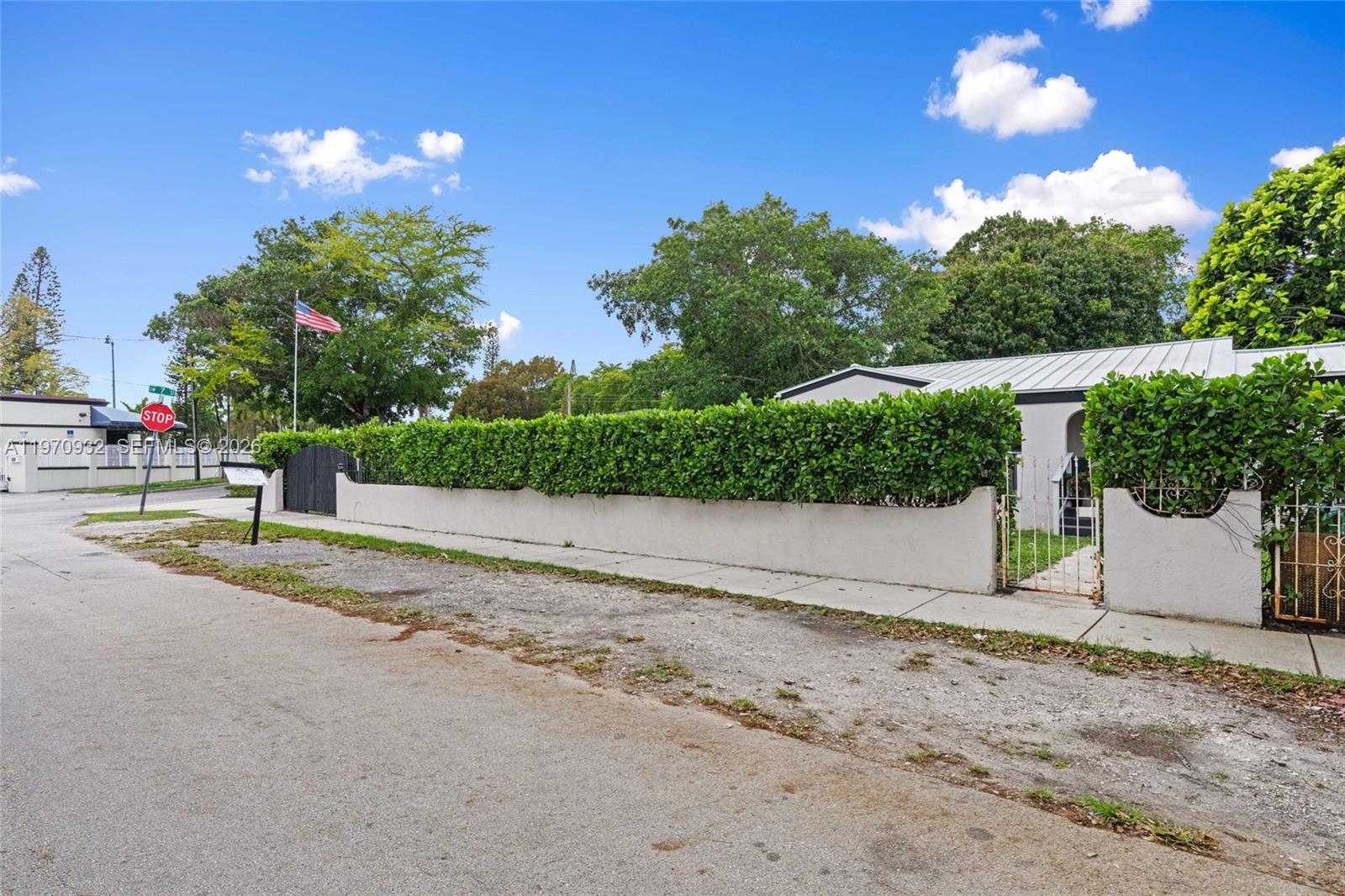 TAMIAMI TRAIL PARK - Residential