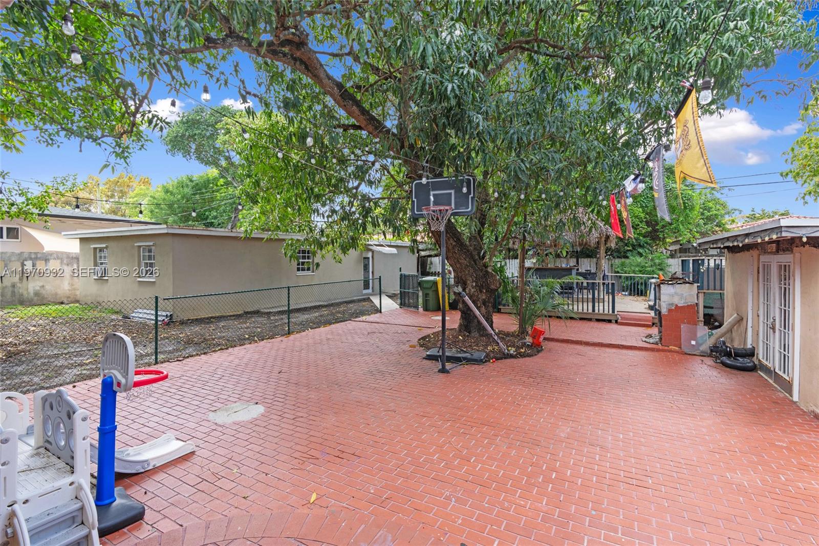 TAMIAMI TRAIL PARK - Residential