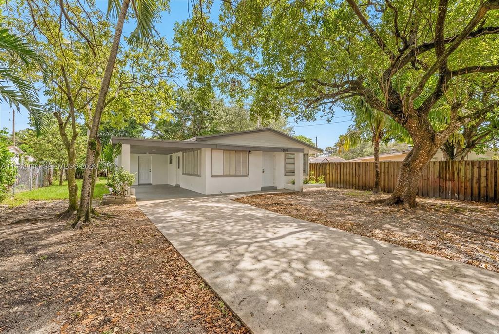 Photo of 1709 N 59th Ter, Hollywood, FL 33021 (MLS # A11962836)