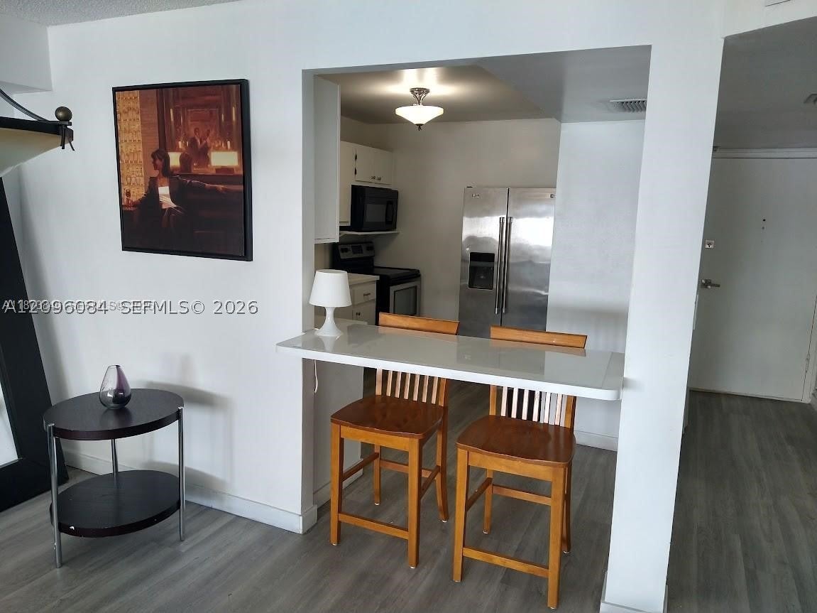 6039 Collins Ave 1710, Miami Beach, FL, 33140/$639,000 3 6039 Collins Ave 1710