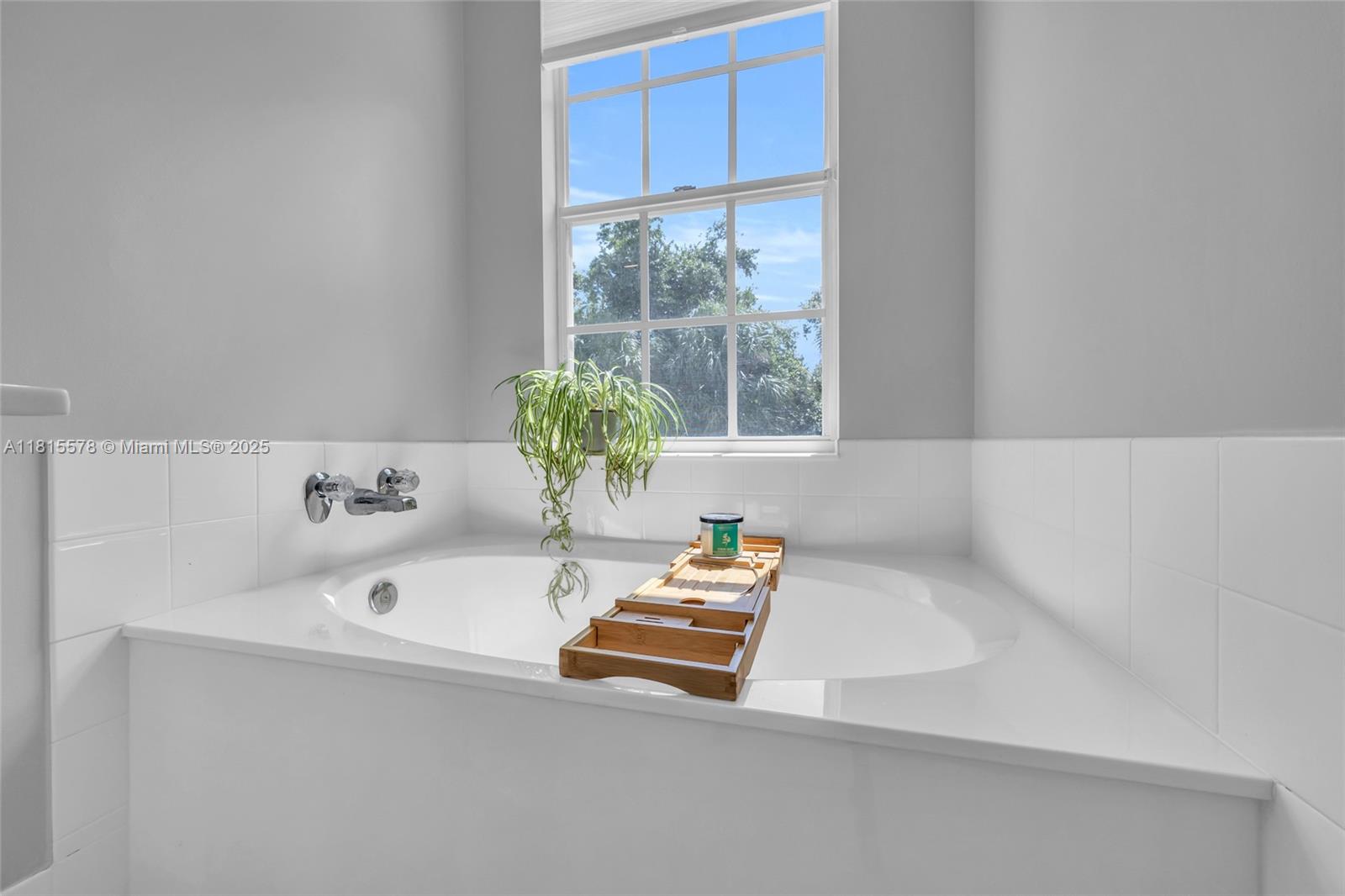 CATALINA LAKES - Residential Lease