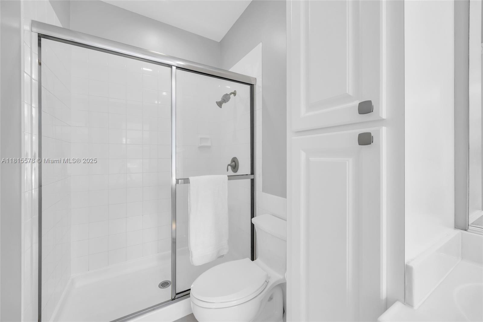 CATALINA LAKES - Residential Lease