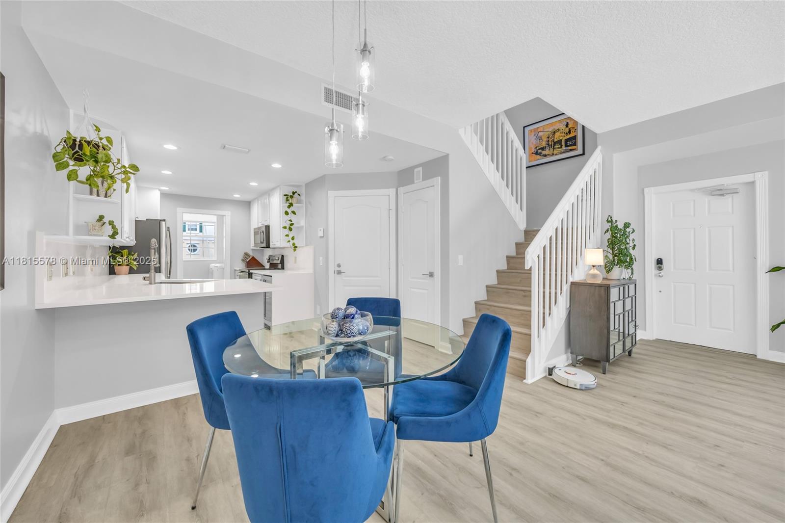 CATALINA LAKES - Residential Lease