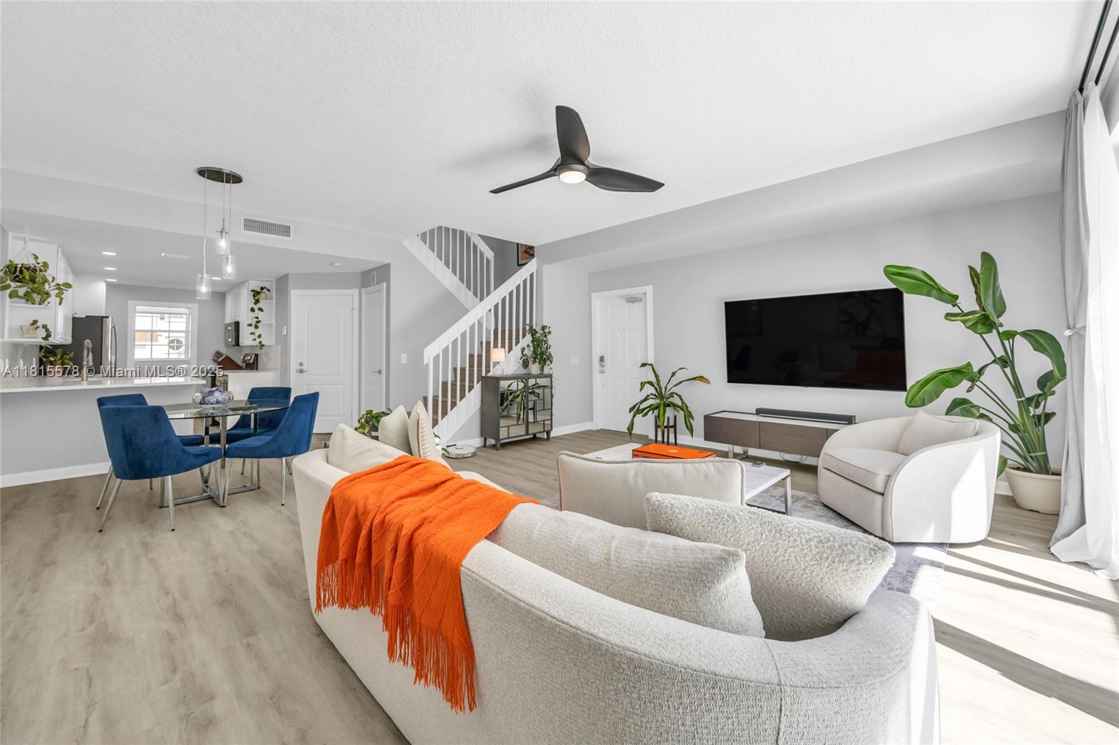 CATALINA LAKES - Residential Lease