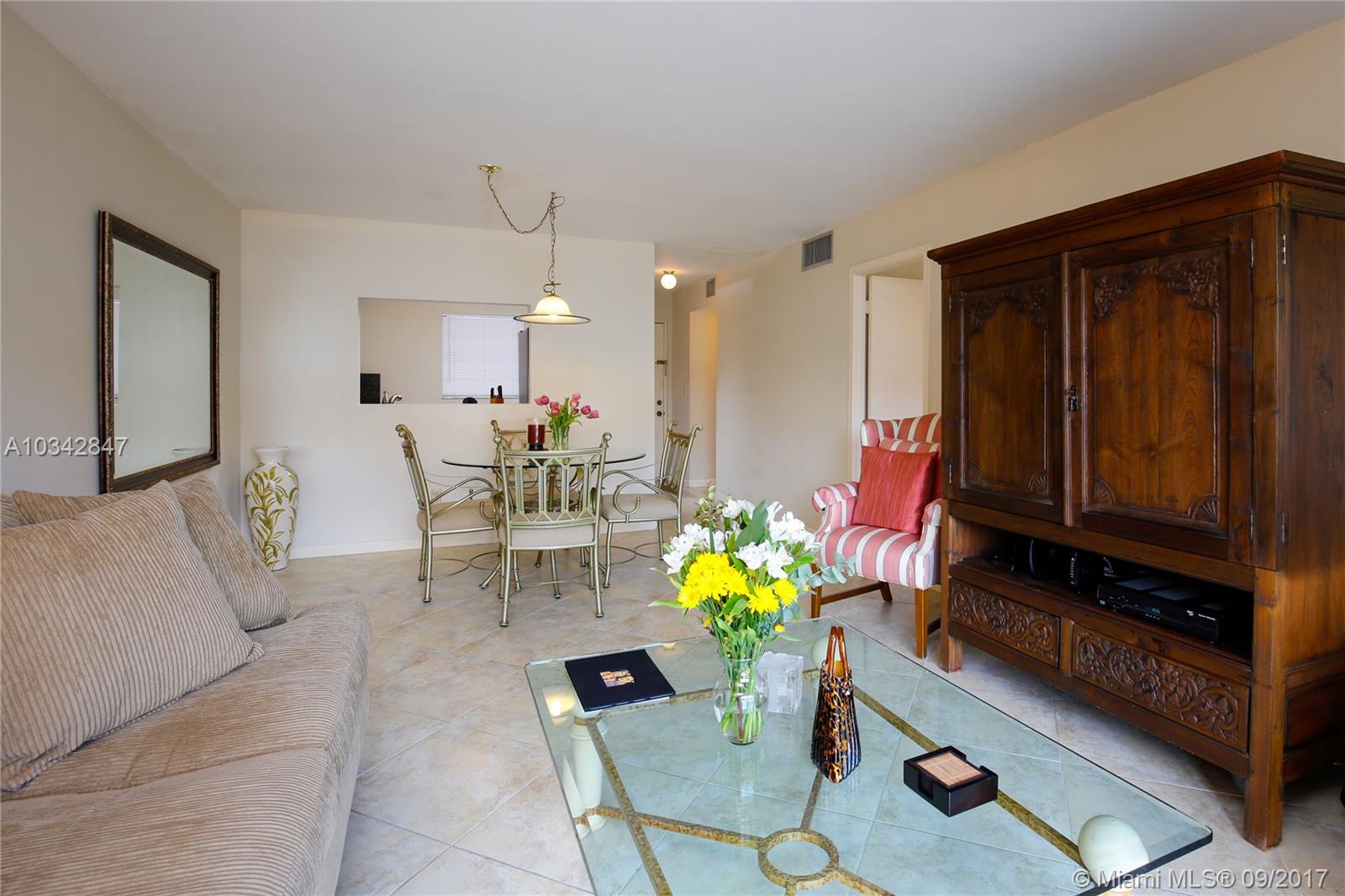 VILLAGE OF KINGS CREEK CO - Residential Lease