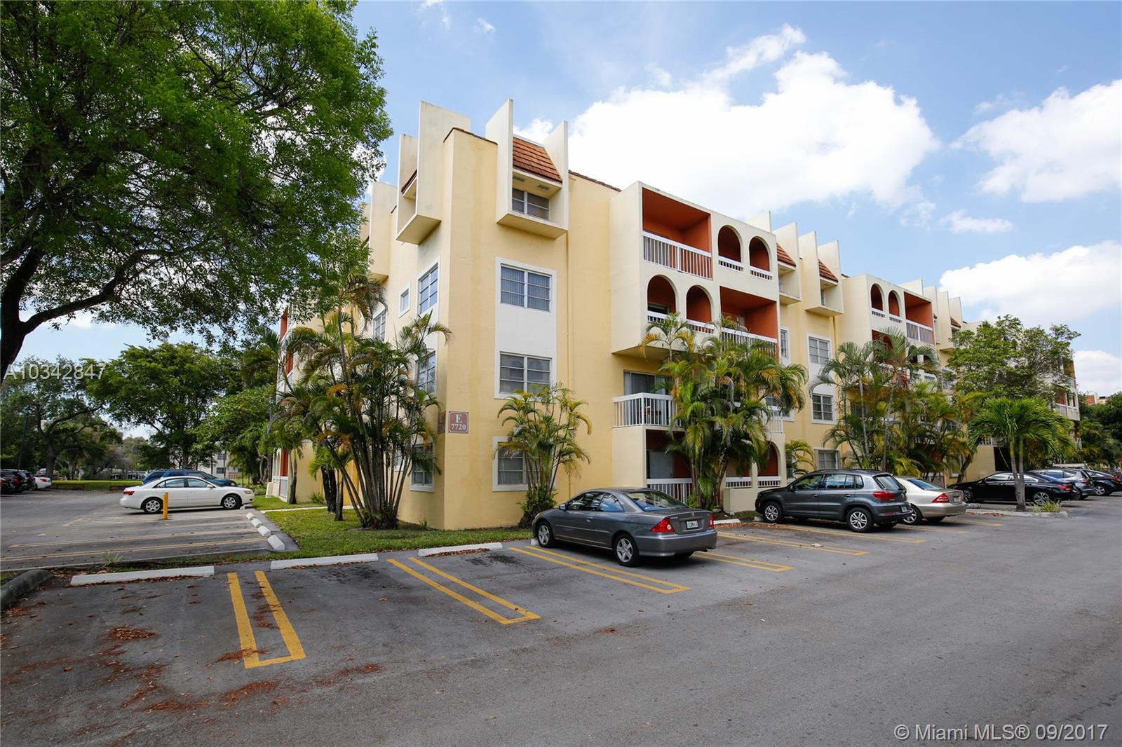 VILLAGE OF KINGS CREEK CO - Residential Lease