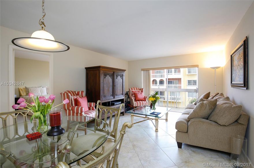 LOCATION, LOCATION, LOCATION! Come and see this pristine 1 bedroom 1 bathroom condo located in the Village of Kings Creek. The unit features tile floors throughout the living area. The kitchen and bathroom have both been updated with style and taste. The large master bedroom comes complete with a walk-in closet. The community features include: security patrol, pool, tennis courts, racquetball courts, basketball courts, and a gym. Enjoy dining in the shopping center in the middle of the community.