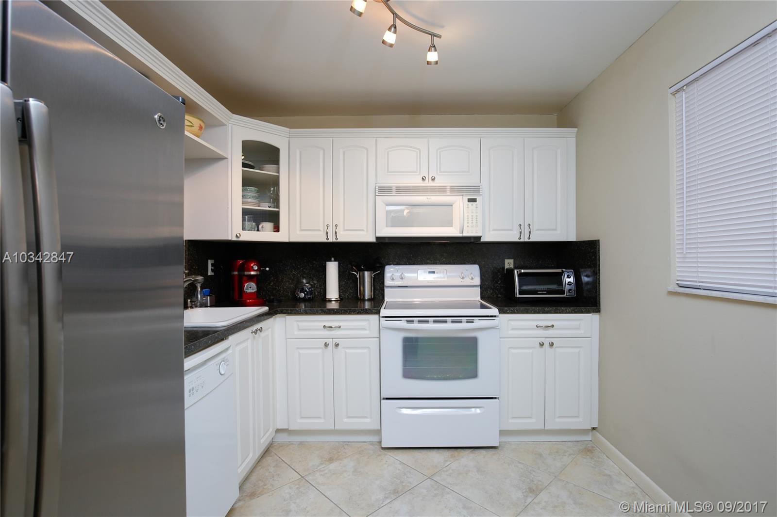 VILLAGE OF KINGS CREEK CO - Residential Lease