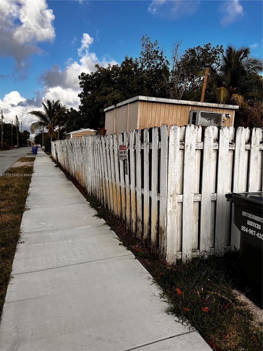 HOLLYWOOD TERRACE - Land