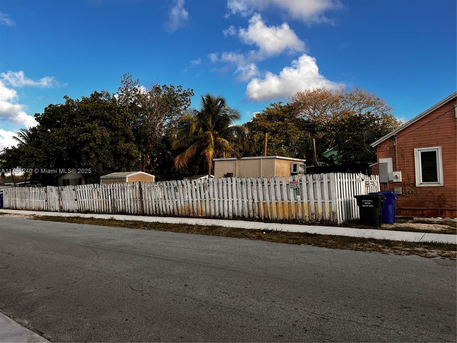 HOLLYWOOD TERRACE - Land