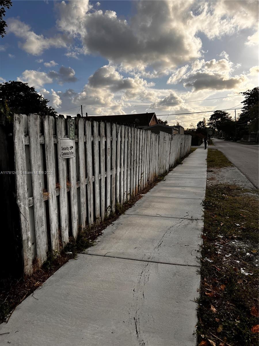 HOLLYWOOD TERRACE - Land