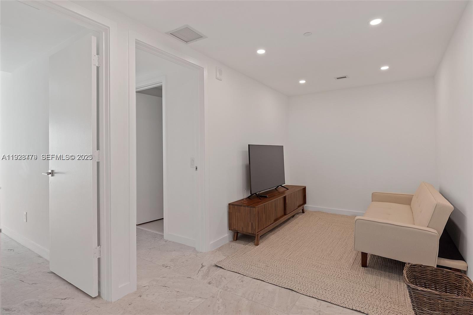 ONE PARAISO CONDO - Residential Lease