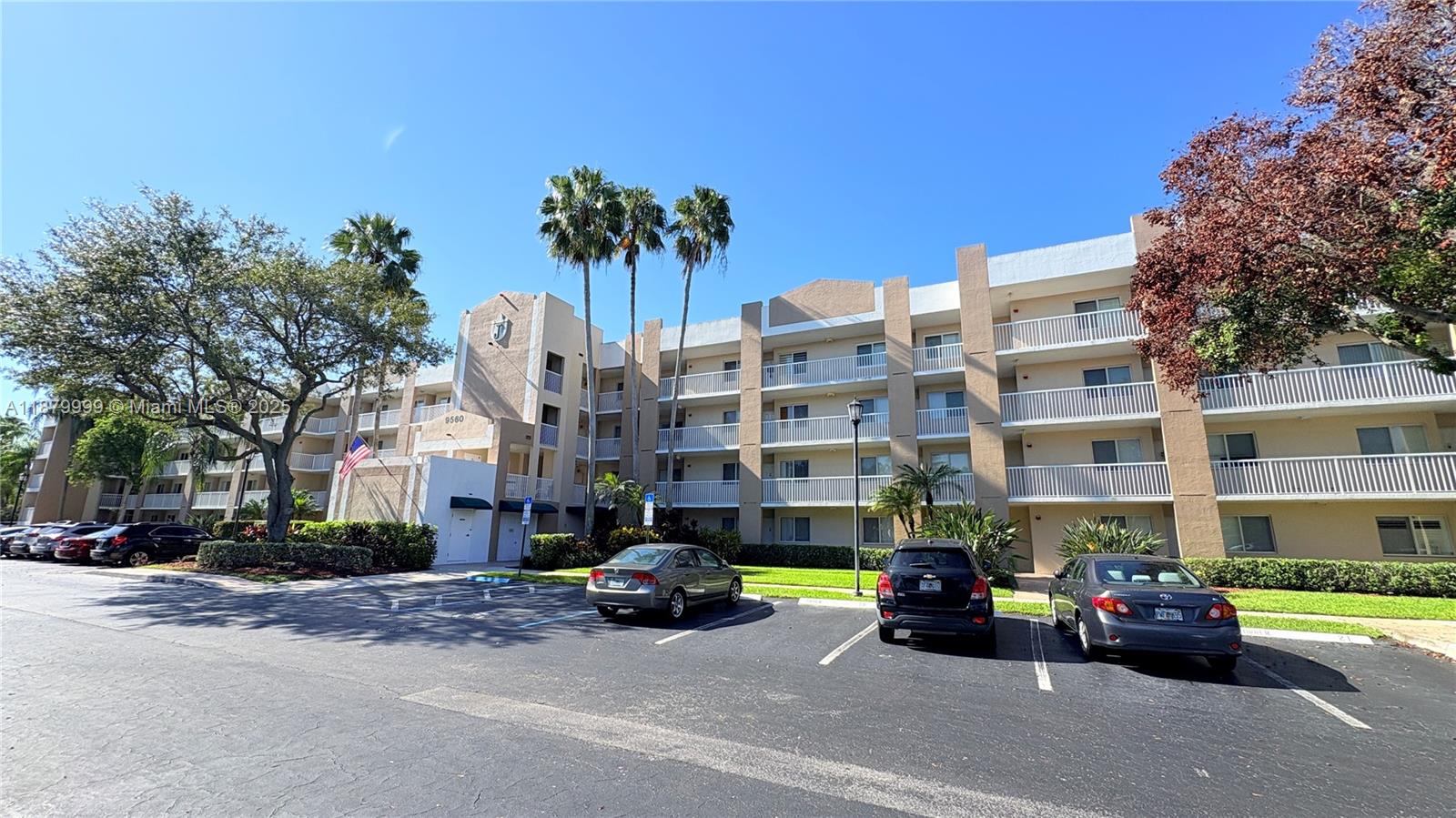 Welcome to the desirable Weldon J in Kings Point in Tamarac, a Gard Gated community offering great amenities as gran Club House Theater include Cable Internet Water sewer and shuttle Bus service for medical & shopping centers, this 2 – 1.5 bed and Baths shows very convenient Layout for easy life style. Eazy to show Association claims 55+ No renting for the first 2 years