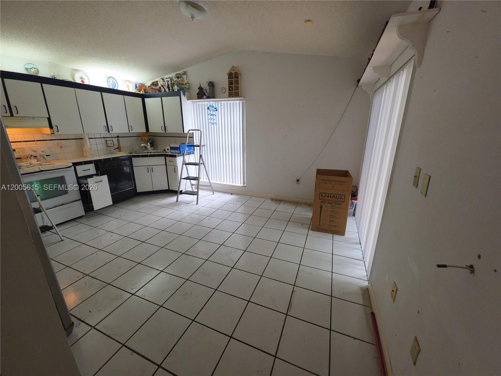 LAKES OF THE MEADOW-MEADO - Residential