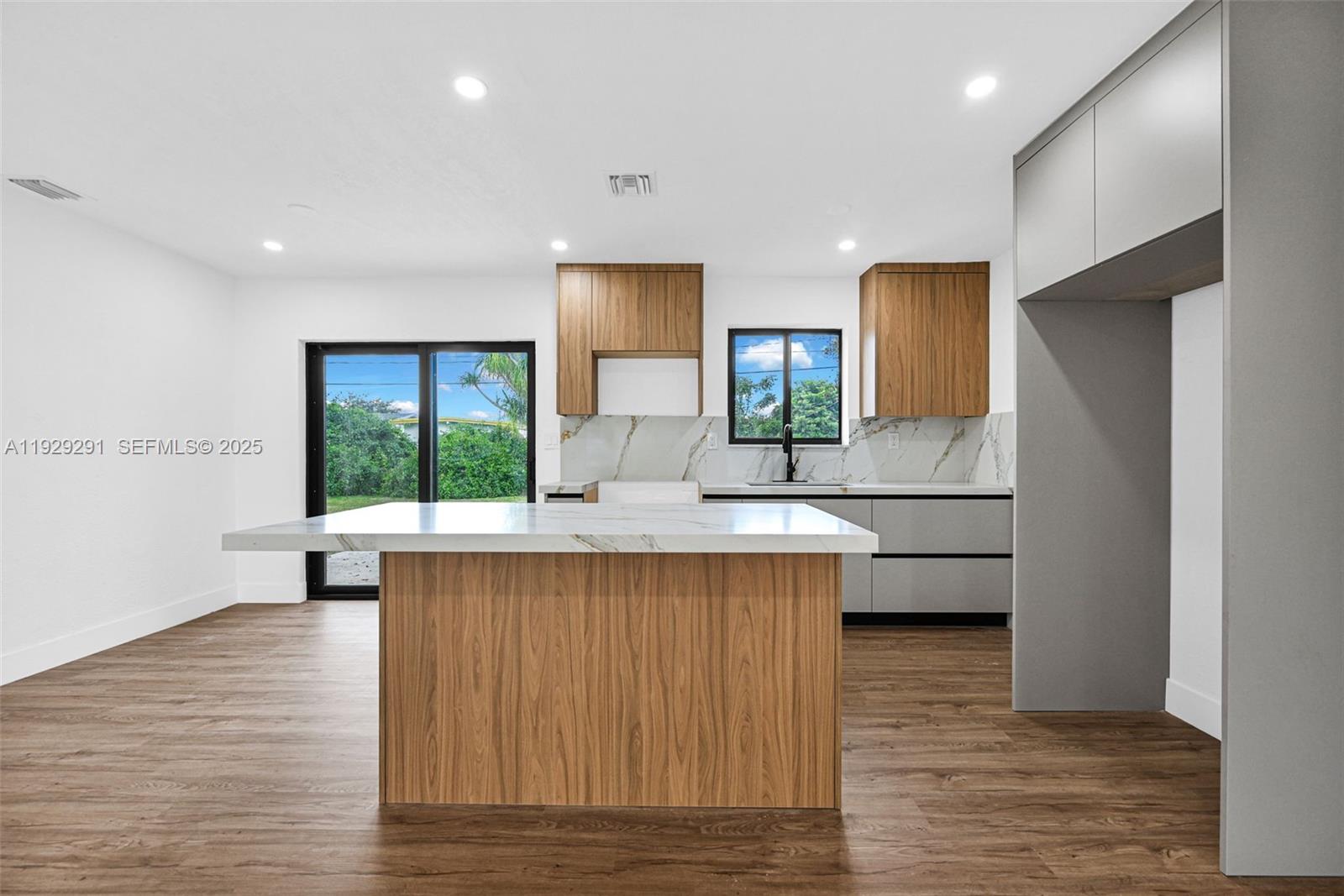 RICHMOND HEIGHTS - Residential