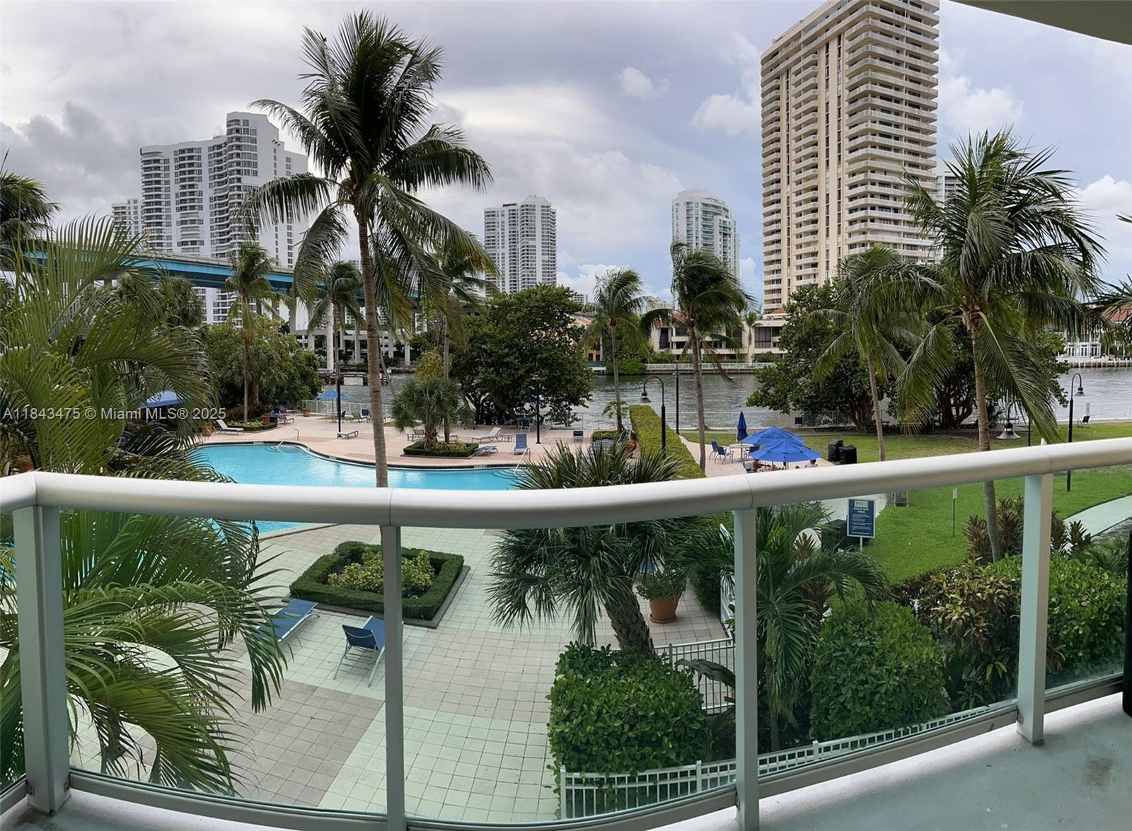 Discover this beautiful 2 bedrooms and 2 baths apartment with stunning views of the intercoastal and the building's pool area. Enjoy a modern and cozy atmosphere, perfect for relaxation and leisure. The building features 24-hour security, a fully equipped gym, an amazing pool, a convenient pantry, and a classy lobby that will make you feel right at home. Don't miss the chance to live in this paradise. Easy to show.