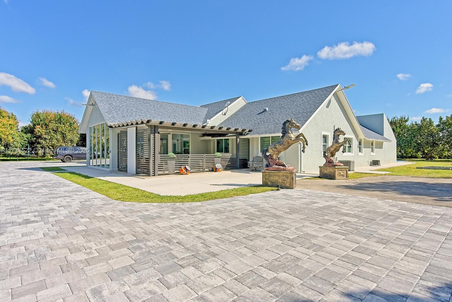 REDLANDS - Residential