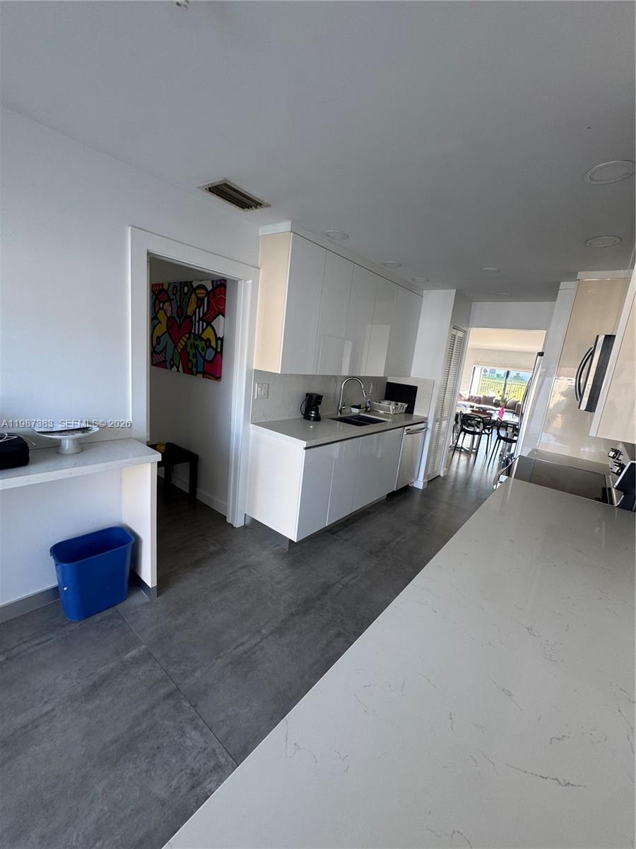 VILLAS ON THE GREEN - Residential