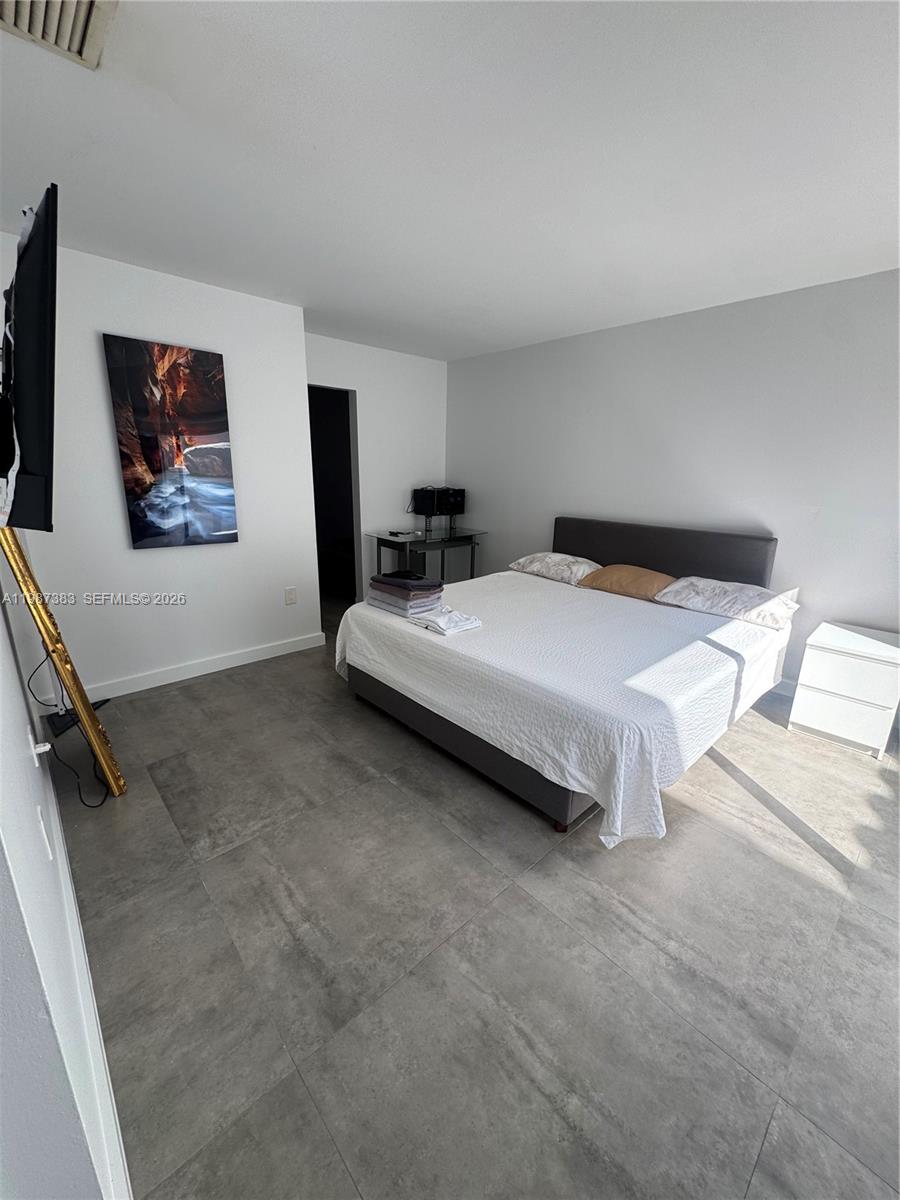 VILLAS ON THE GREEN - Residential