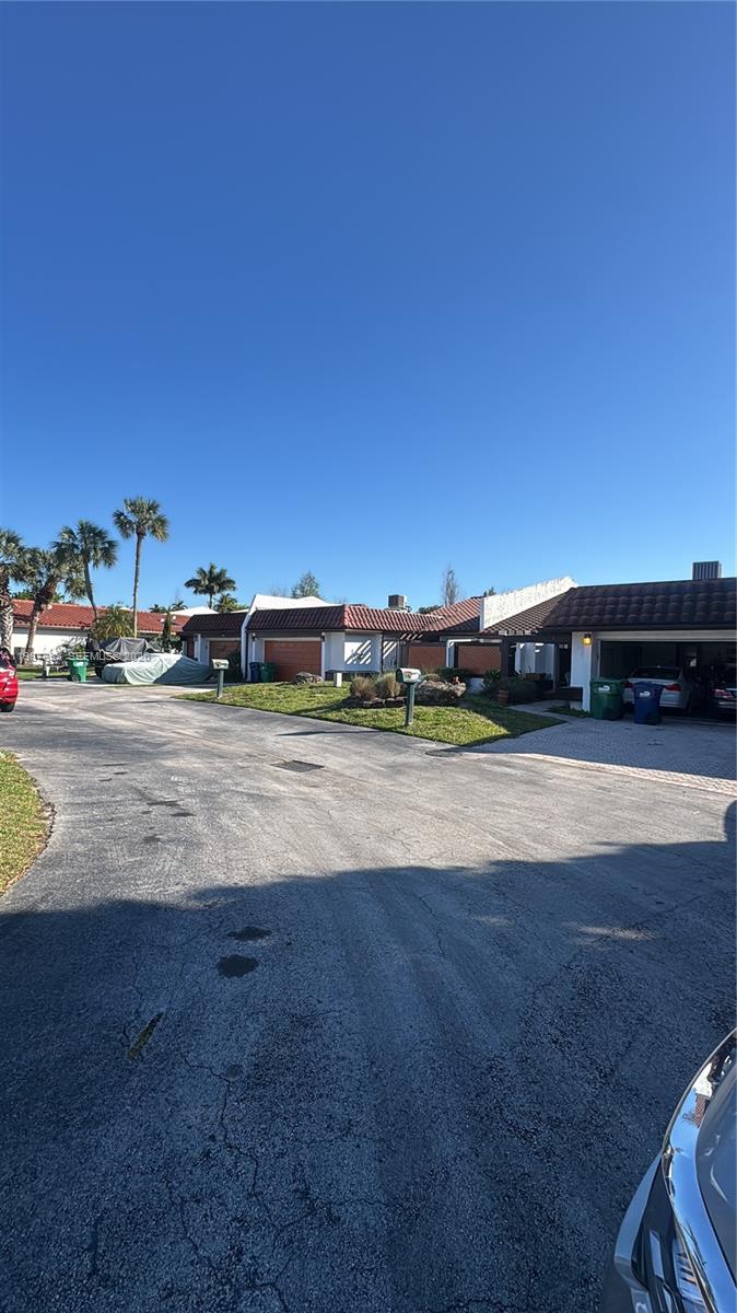 VILLAS ON THE GREEN - Residential