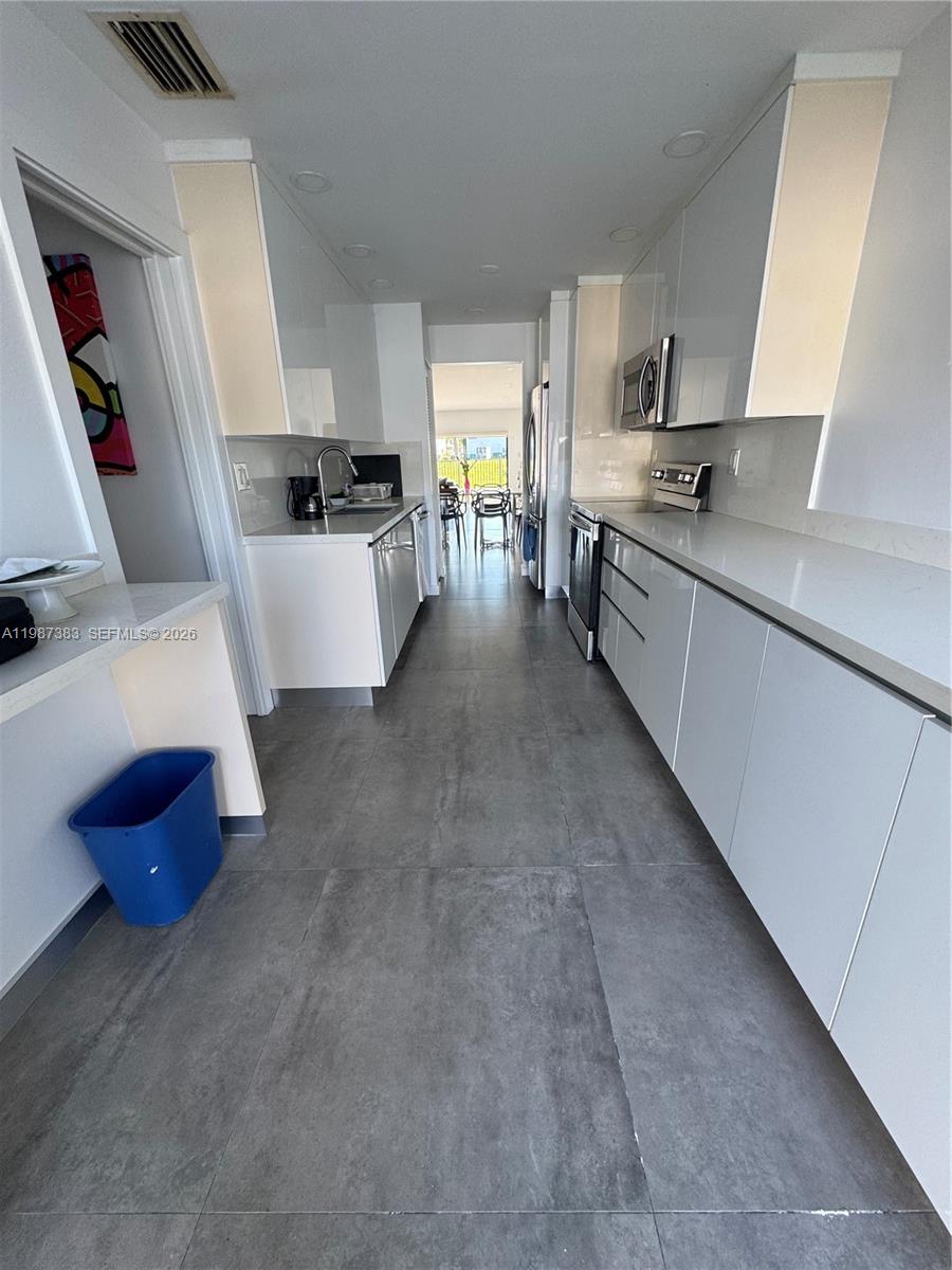 VILLAS ON THE GREEN - Residential