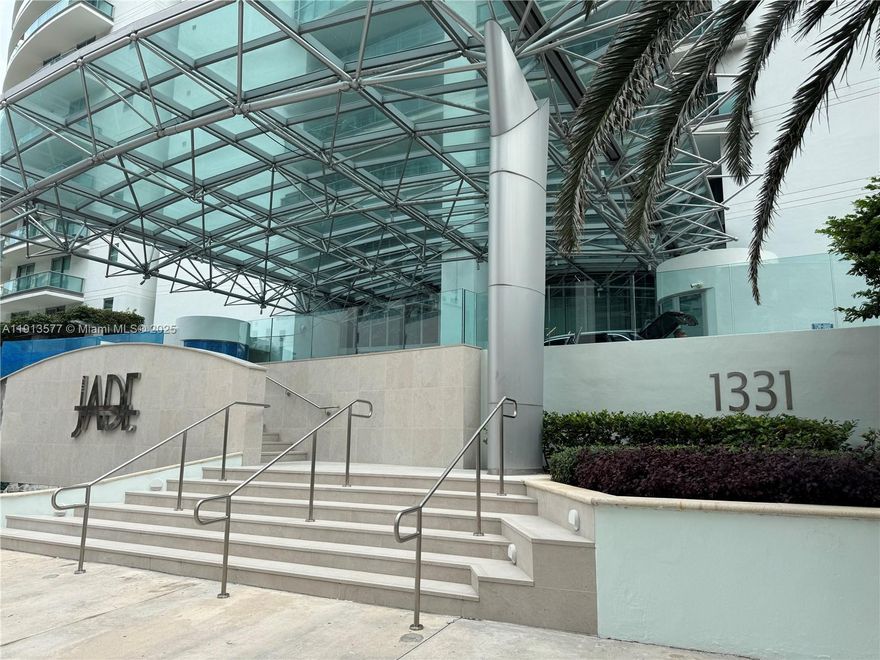 Exceptional retail condominium located on the lobby level of The Jade at Brickell, a luxury residential tower featuring 342 units built in 2004. This is one of two retail spaces in the building, offering dual access from both the lobby and street level, plus six dedicated parking spaces. The unit has been fully updated and is currently leased to a strong credit tenant with nine years remaining on a ten-year term, including two additional renewal options. An excellent investment opportunity in the heart of Miami’s Financial District — Brickell — combining stable income with prime location.