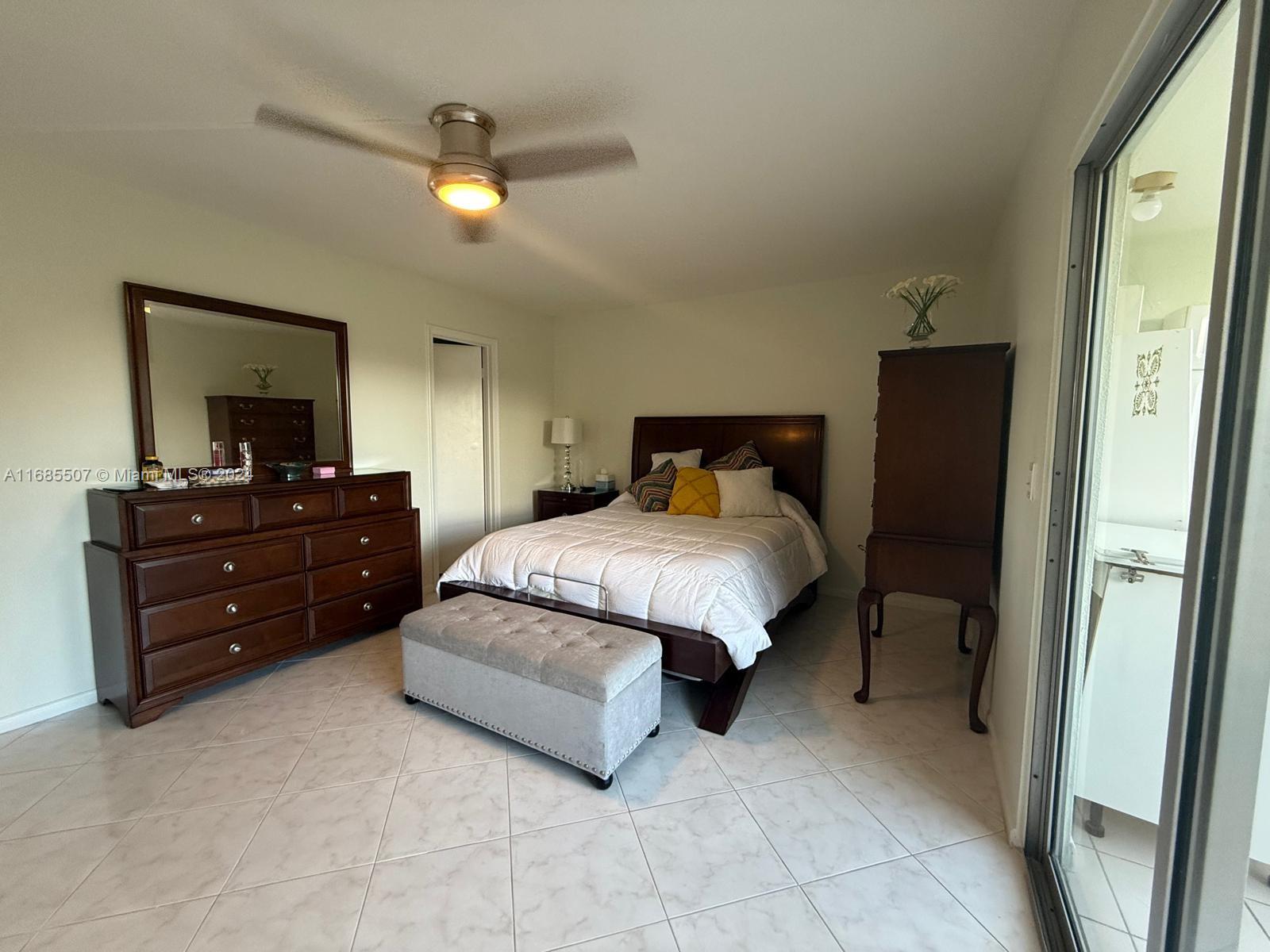 SOUTHAMPTON CONDO - Residential