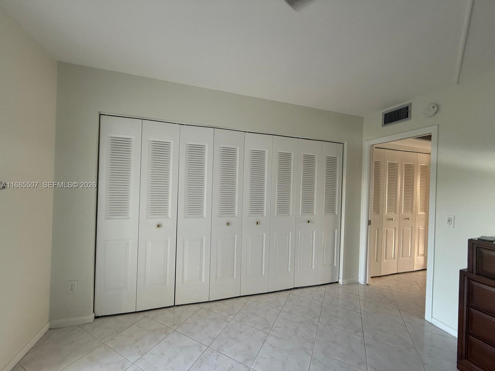SOUTHAMPTON CONDO - Residential