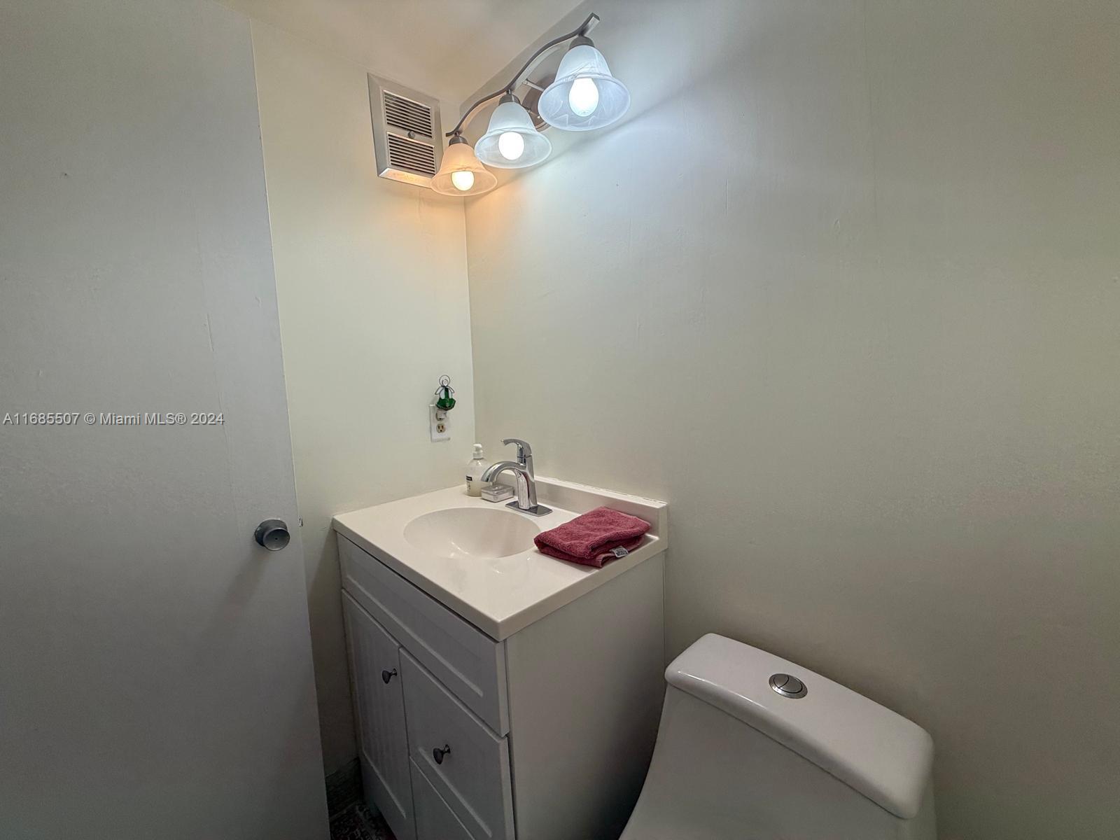 SOUTHAMPTON CONDO - Residential