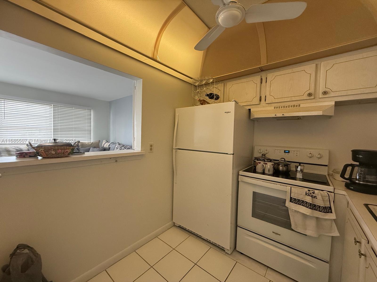 SOUTHAMPTON CONDO - Residential