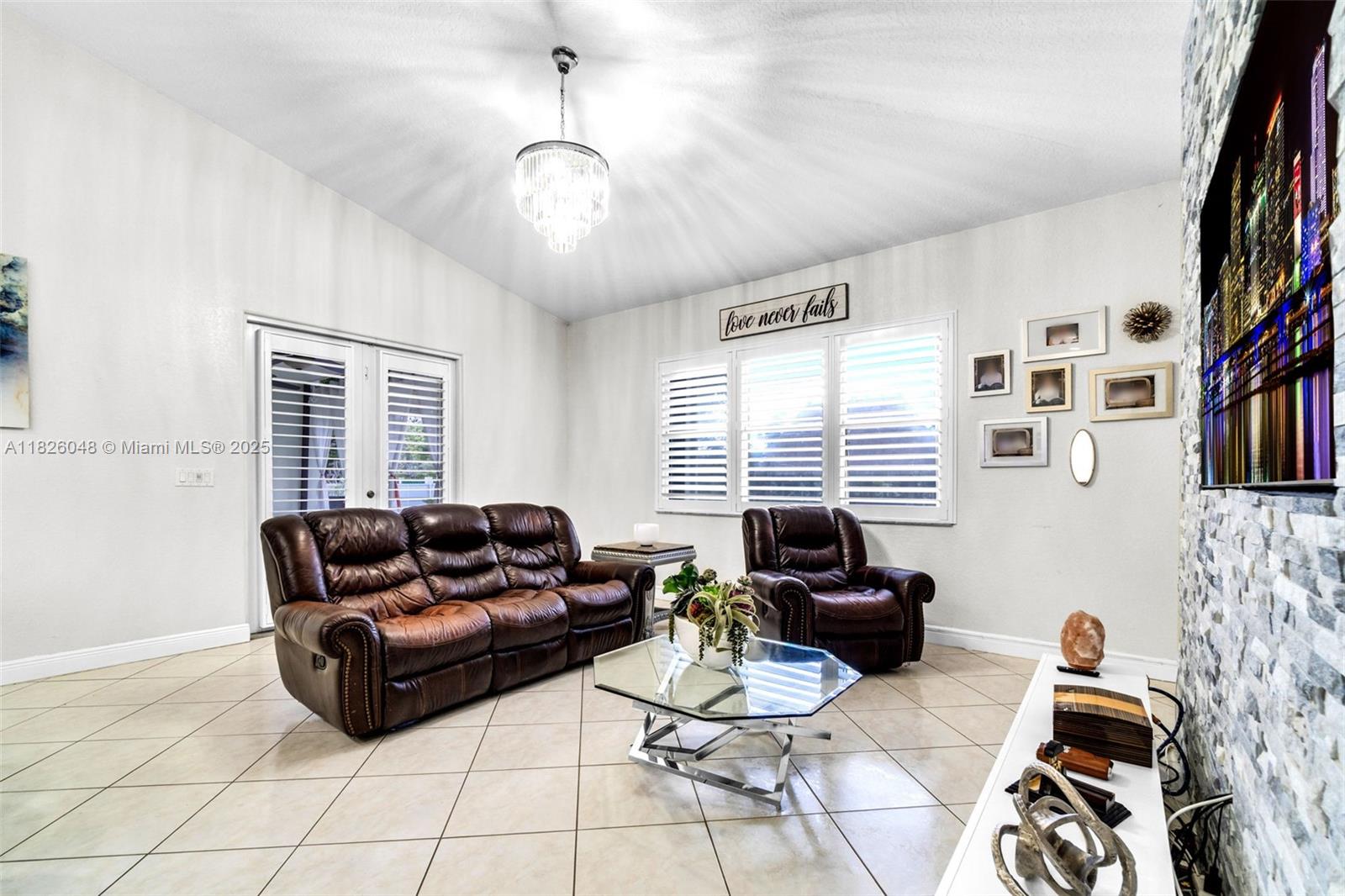 SOUTH KENDALL ESTATES - Residential