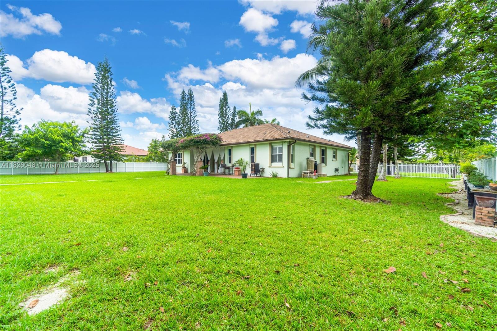 SOUTH KENDALL ESTATES - Residential