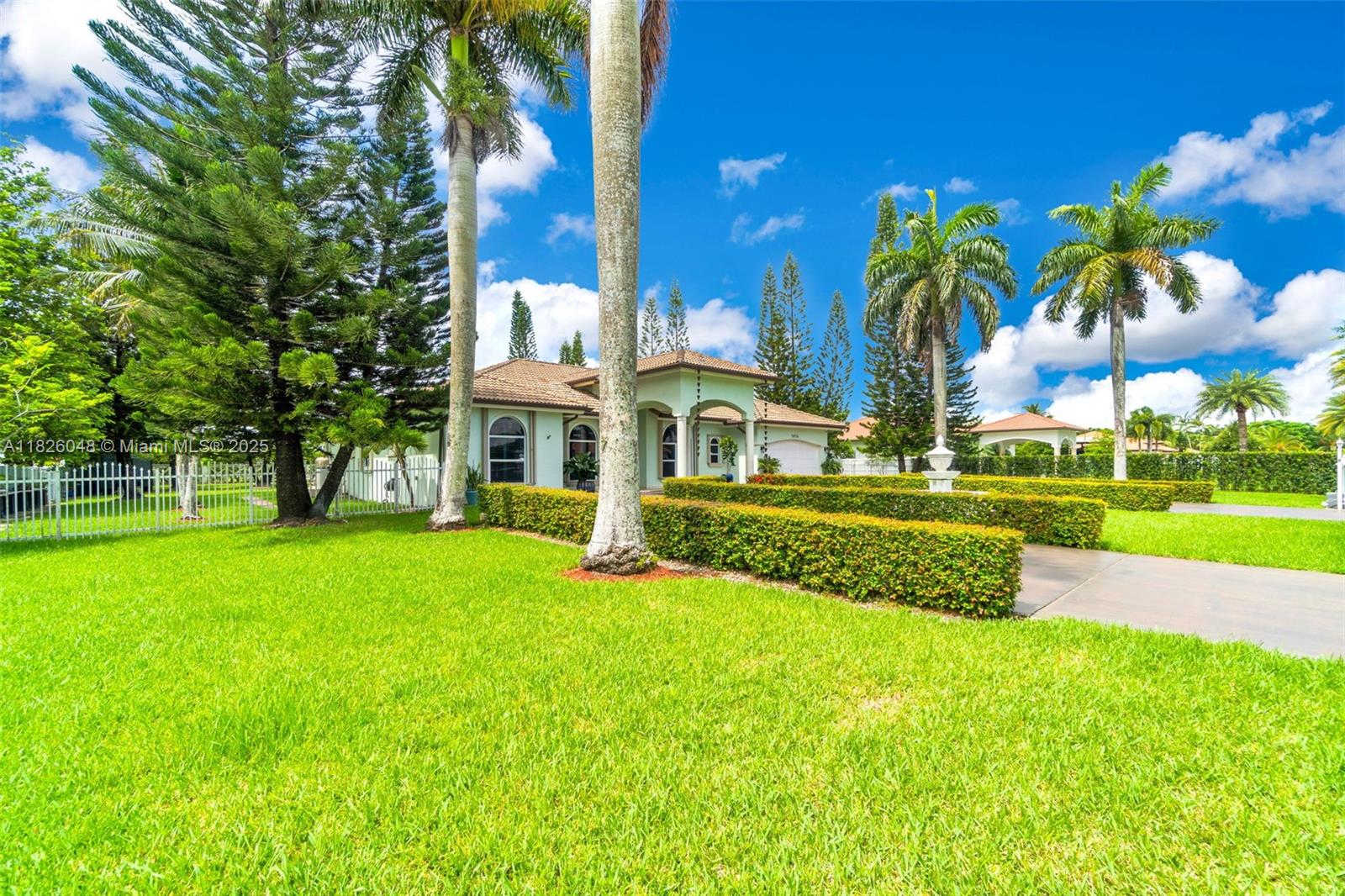 SOUTH KENDALL ESTATES - Residential