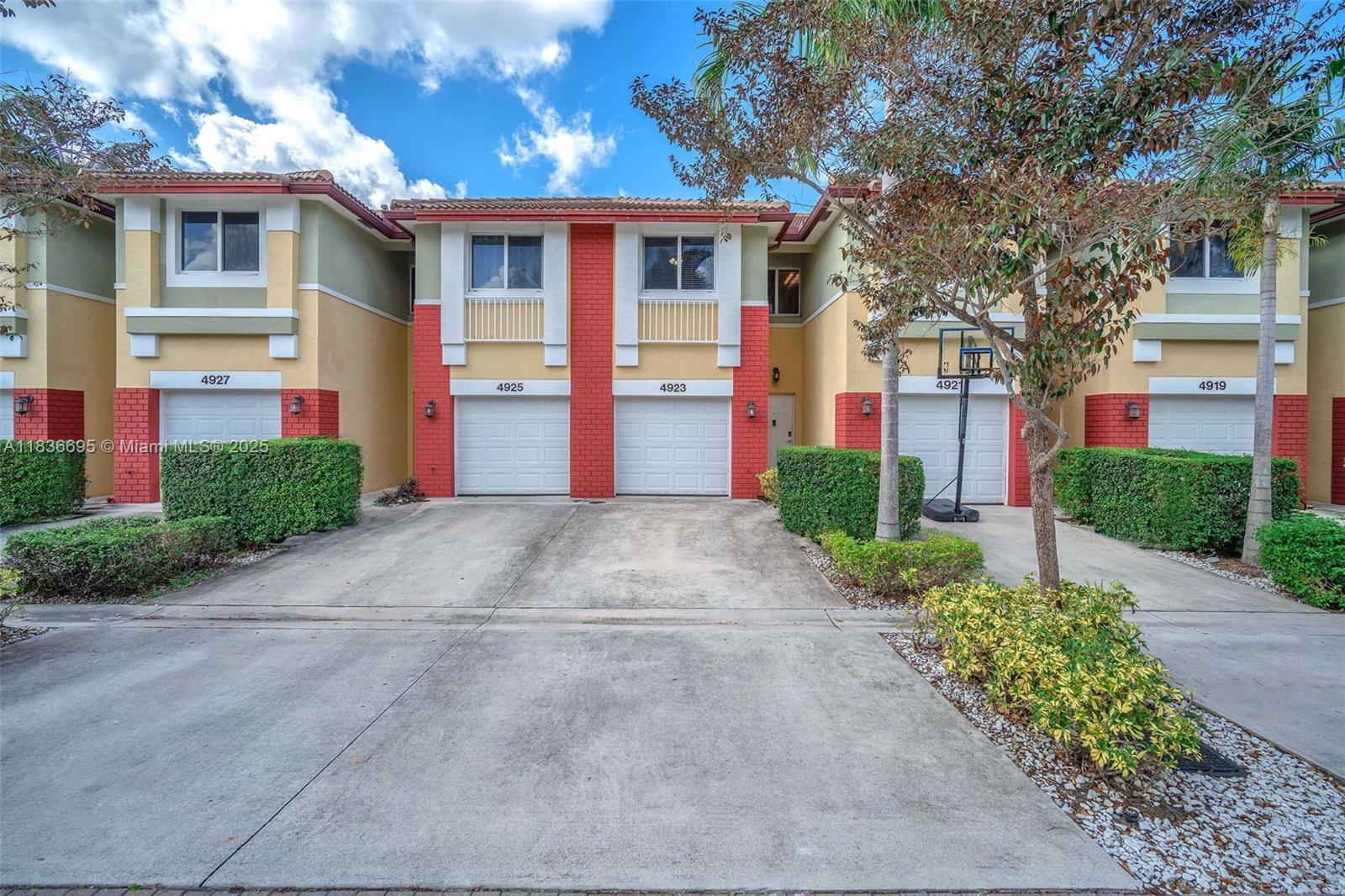 4923 SW 66th Ter 4923
