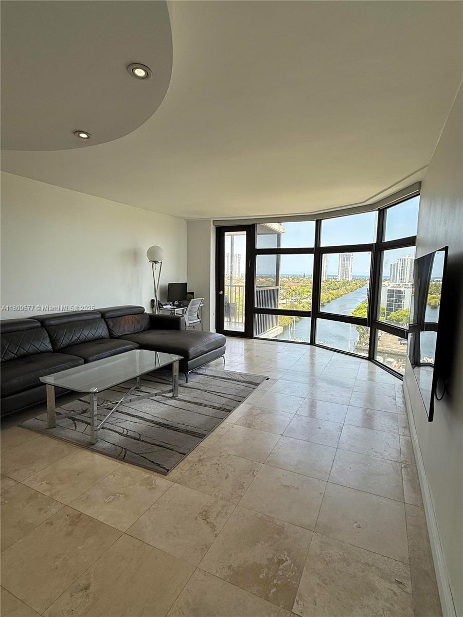 BONAVISTA CONDO - Residential