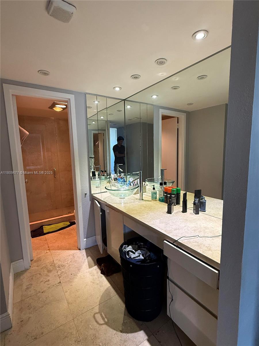 BONAVISTA CONDO - Residential