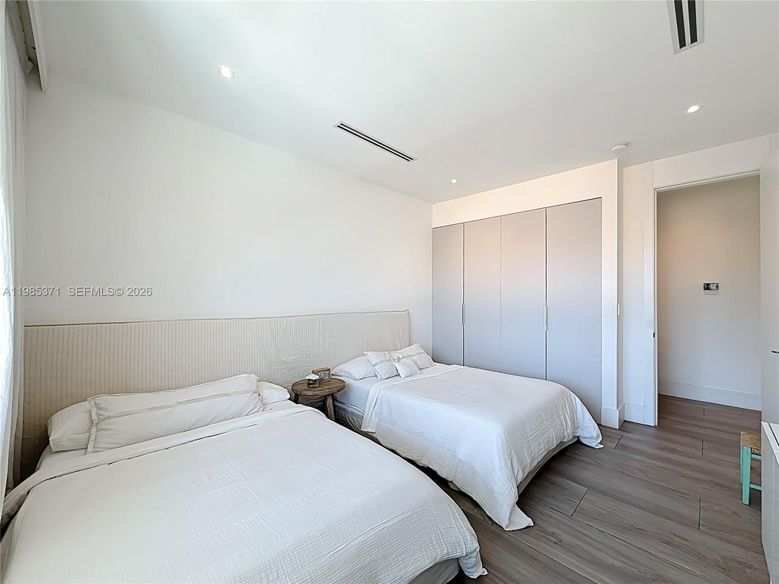 TROPICAL ISLE HOMES SUB - Residential