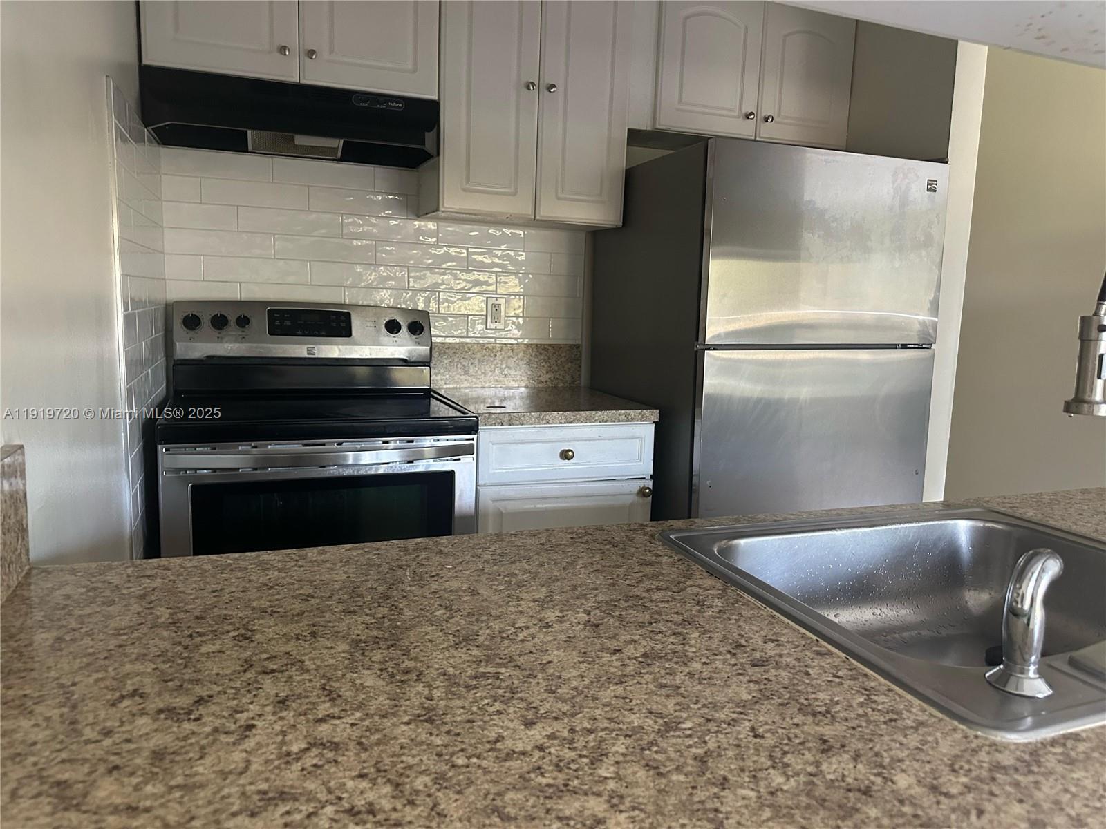 LAURELS AT SHERWOOD CONDO - Residential Lease