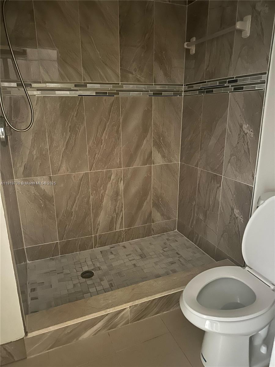 LAURELS AT SHERWOOD CONDO - Residential Lease