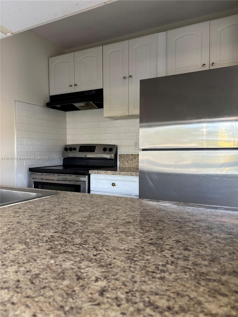 LAURELS AT SHERWOOD CONDO - Residential Lease